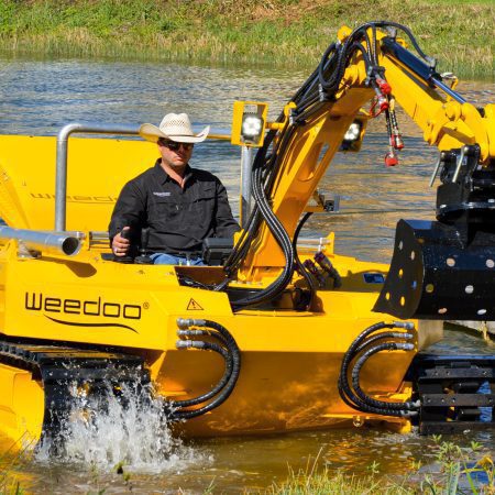 Amphi-King amphibious excavator
