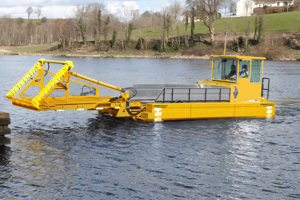 Weedoo boats - dredging equipment